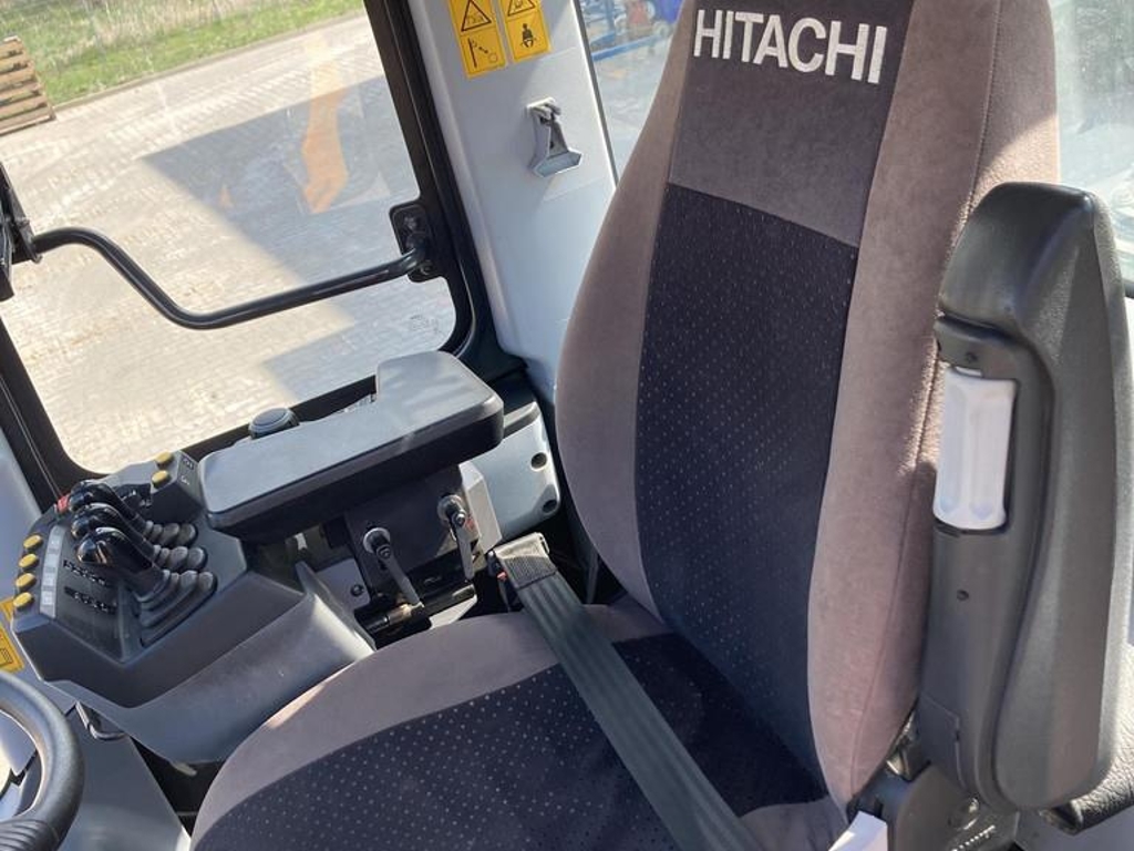 hitachi-zw-180-7,e65ea506-15.jpg