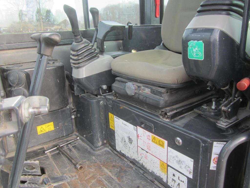 komatsu-pc-26mr-3,41372ae6-8.jpg