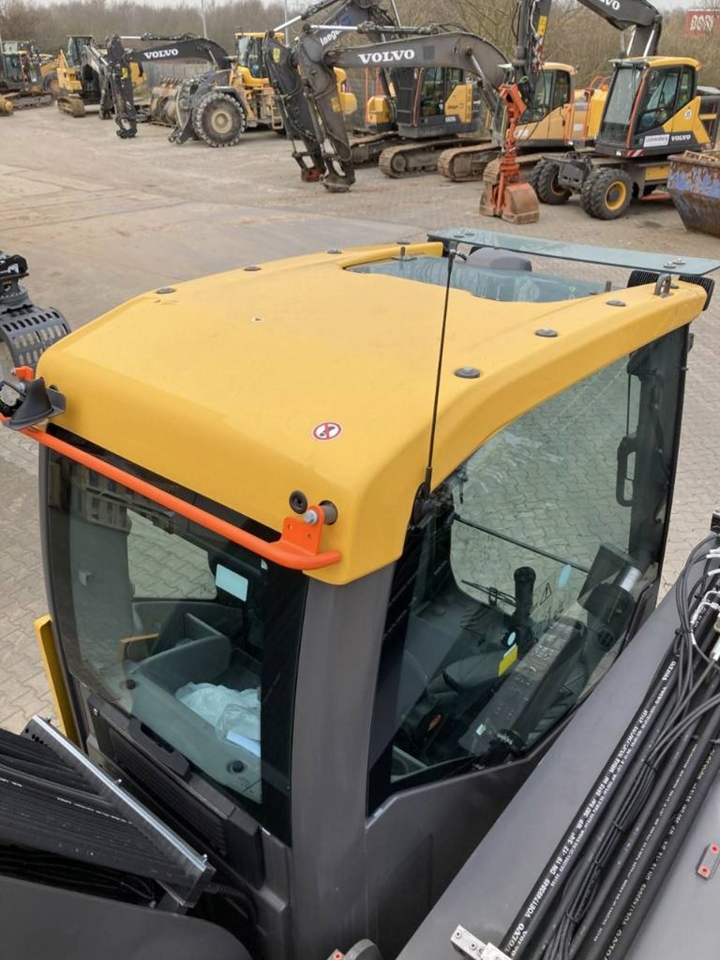 volvo-ew-200-e-mh,09f914d7.jpg