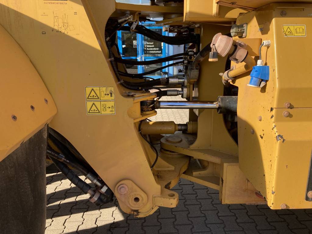 cat-980-m,3403d540.jpg