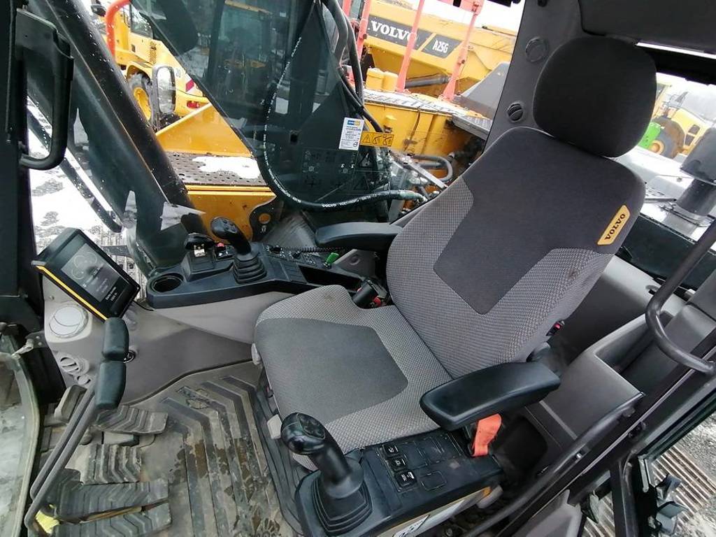 volvo-ec-220-e,eb2036f6.jpg