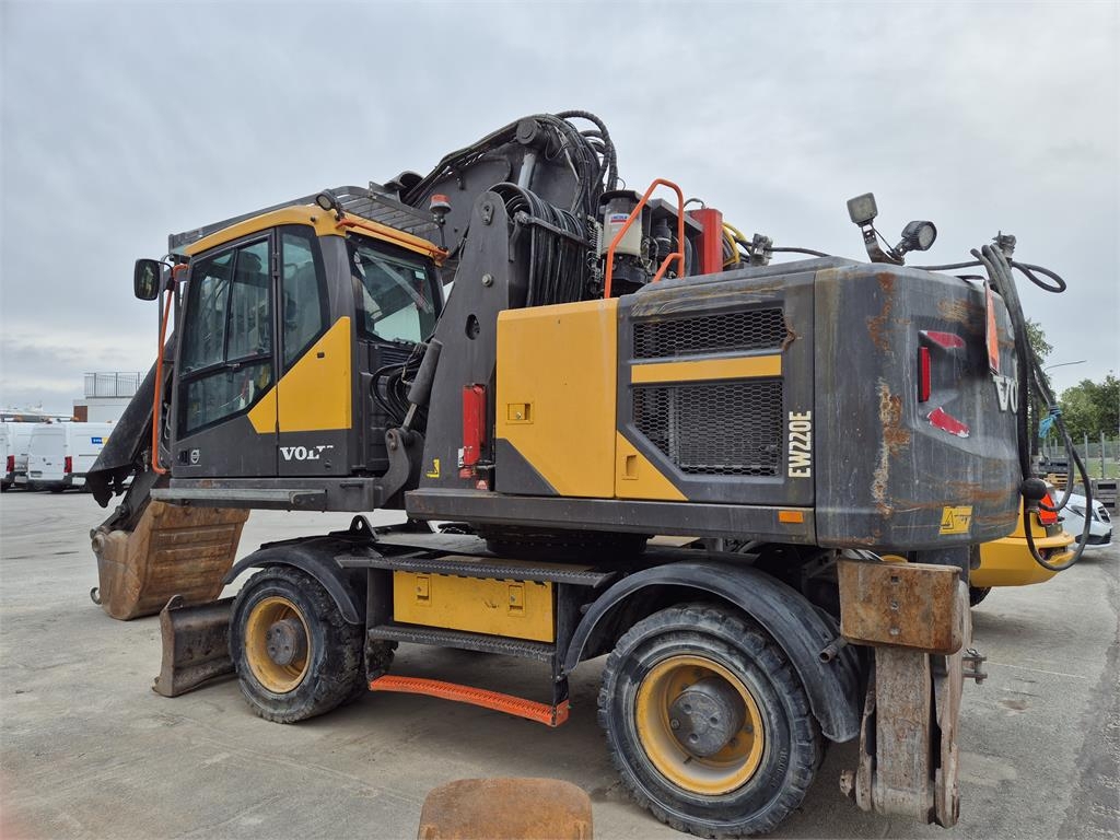 volvo-ew2-72f8,ew220e_323062b-ew220e323062-2.jpg